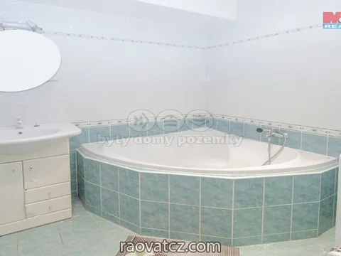 Bán cửa hàng cùng nhà ở Praha 9, Černý Most