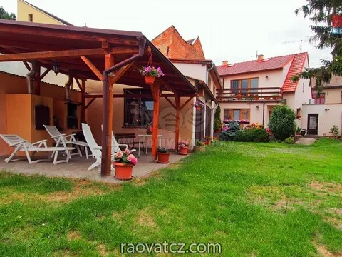 Bán nhà trên ở dưới bán hàng gần Praha, 716 m2, Cesky Brod