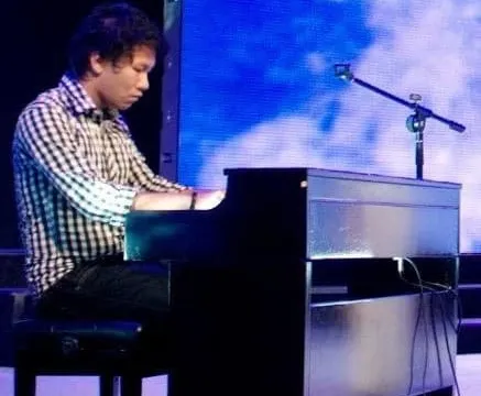 TT SonHuong Music Mở lớp dạy đàn Keyboard cho mọi lứa tuổi tại Praha.