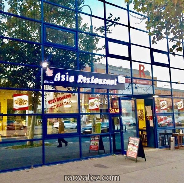 Nhượng lại cửa hàng ăn tại Praha 3, đầy đủ bàn ghê, xoong nồi ạ.