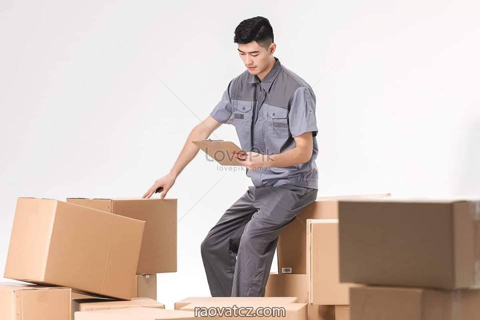 Nhân viên làm kho tại chợ Sapa