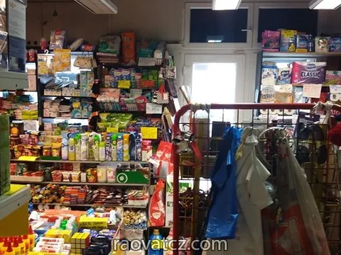 Nhượng lại CH Drogerie 130m2 thu nhập sạch 80ng/th, đã hoạt động 20 năm tại phố chính Praha 4 Nusle