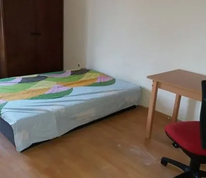 Cho thuê phong praha 4, nhà vườn, 2+1