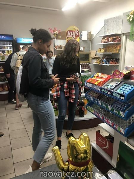 Nhượng lại Potraviny diện tích 160m2 nằm giữa metro Andel và karlovo nám