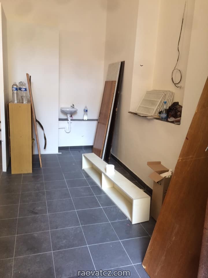 Nhượng lại Potraviny cỡ nhỏ trung tâm Praha 1, HĐ 5 năm, thích hợp 1 người làm