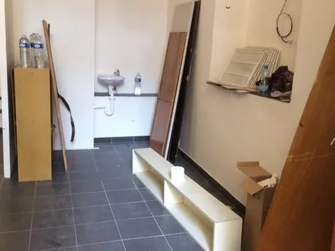 Nhượng lại Potraviny cỡ nhỏ trung tâm Praha 1, HĐ 5 năm, thích hợp 1 người làm