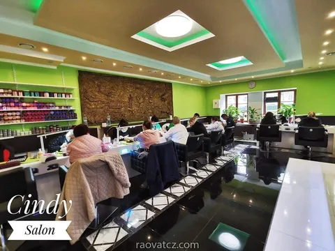 Tiệm ở  Vyšší Brod, Český Krumlov cần tuyển thợ tóc, nails, nối mi, có chỗ ăn ở
