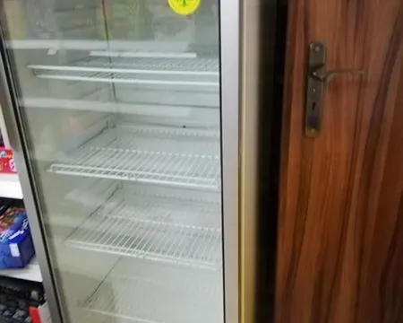 Chuyên thanh lý tủ mát, tủ kem, tủ bánh ngọt, tủ salam vùng Chrudim