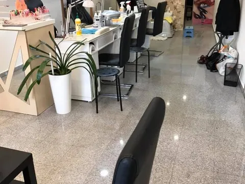 Nhượng lại tiệm Nails giá mềm, 40m2, vùng Hranice okres Olomouc
