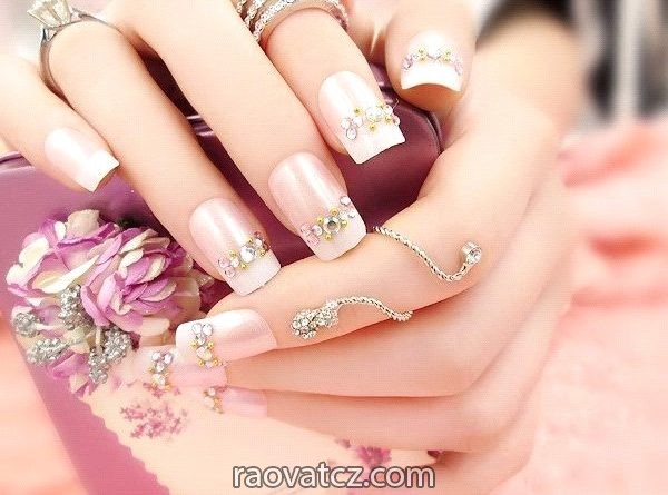 Nails tuyển thợ nữ chính, lương 40 nghìn tại praha 5 metro B hurka