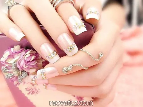 Nails tuyển thợ nữ chính, lương 40 nghìn tại praha 5 metro B hurka