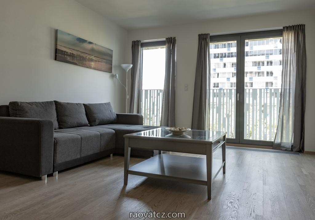 Cho thuê căn hộ 5+1 , diện tích 130m2, tầng 4 , có ban công