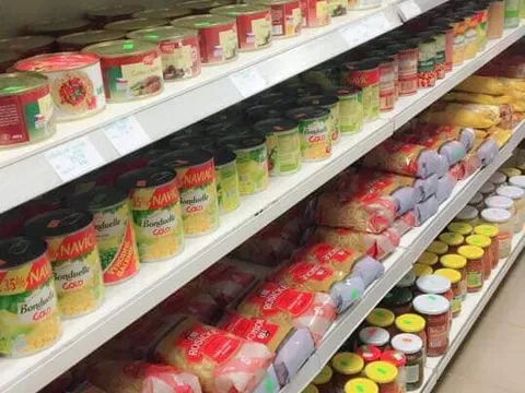 Nhượng lại cửa hàng cạnh bến xe, diện tích 98m2, ngày 9k ở Ústí nad Labem