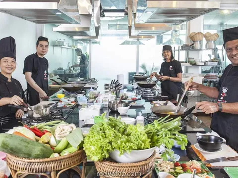 Quán Việt ở TT mua sắm Nový Smíchov tìm phụ bếp nam