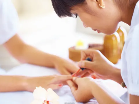 Cần tuyển 2 thợ có tay nghề (lương 40k-60k), tháng nghỉ 2-4 ngày tuỳ ý