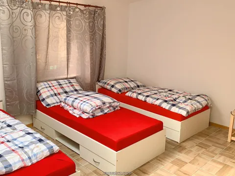 Bên em có nhà vườn ở praha4 và praha6 cho thuê khách du lịch