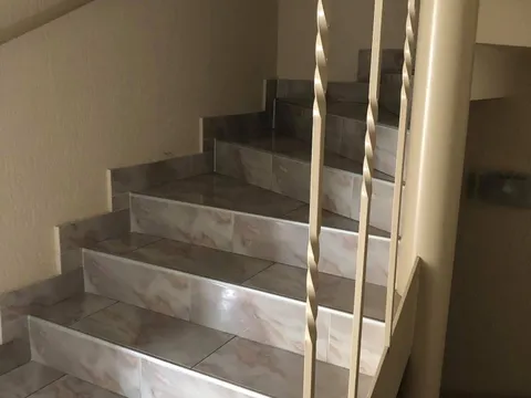 cạnh chợ Sapa đi bộ 5 phút còn một phòng cho thuê