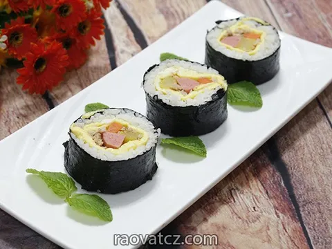 Cần tuyển 1 bồi bàn biết tính tiền , có kinh nghiệm và tiếng Séc tốt và 1 thợ Sushi