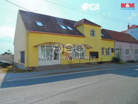 Nhà trên ở, dưới bán hàng, chủ tư nhân ở Milotice, Hodonín 2000 dân