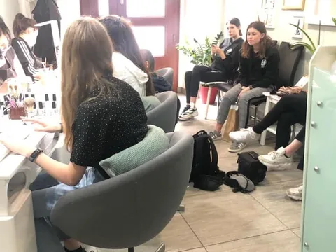 Tiệm nails trung tâm praha 1 cần nhượng