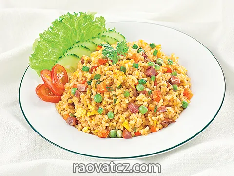 Quán ăn ở trung tâm Kladno cần tìm bếp cơm rang mỳ xào