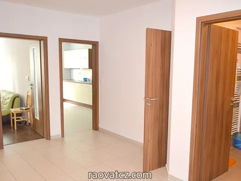 Cho thuê nhà 3+1 (dt 77m2) gần chợ Sapa, Praha 4
