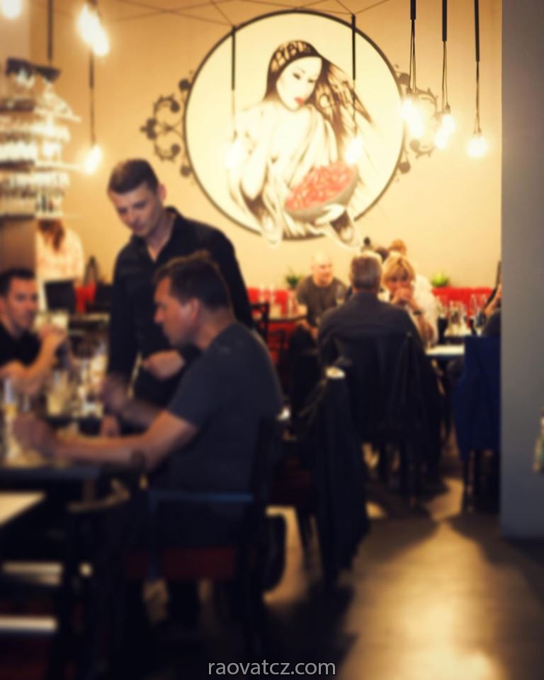 Tuyển bồi bàn cho Nhà hàng Asijska hiện đại ở trung tâm Praha 1