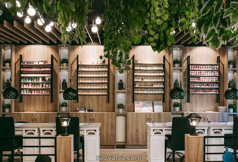 Tiệm nails cần tìm thợ nữ PHỤ và CHÍNH (ưu tiên thợ biết nối mi hoặc tiếng)