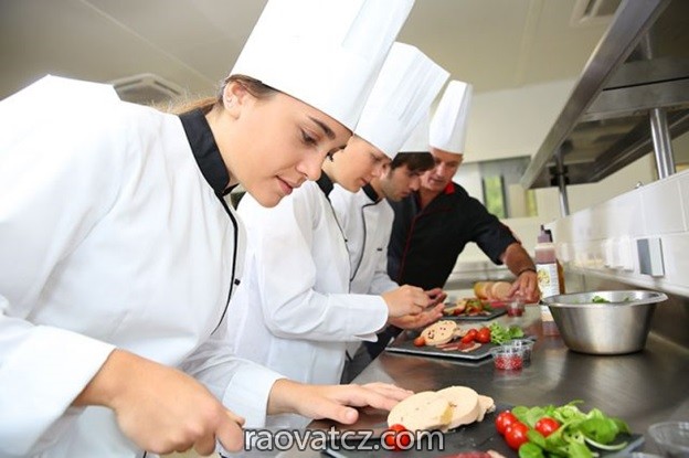 Quán ăn vùng PARDUBICE cần tìm phụ bếp - Hình 1
