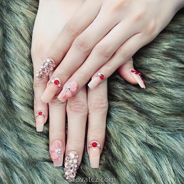 Tiệm Nails tại Praha 5 Metro Ande cần tìm thợ Nails chính