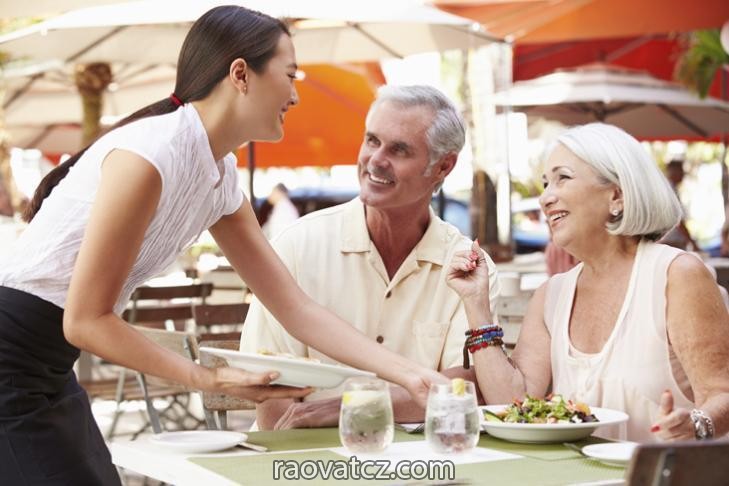 Quán ăn ở Zbraslavské náměstí cần tuyển bồi bàn (part-time)