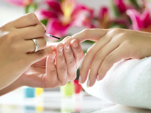 Cần nhượng lại hợp đồng tiệm Nails trong siêu thị Tesco Decin