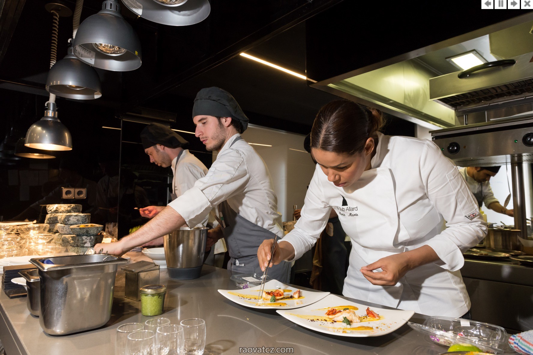 Tìm người thái rau củ quả, làm salad hoặc phụ bếp tại Praha 8