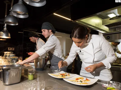 Tìm người thái rau củ quả, làm salad hoặc phụ bếp tại Praha 8