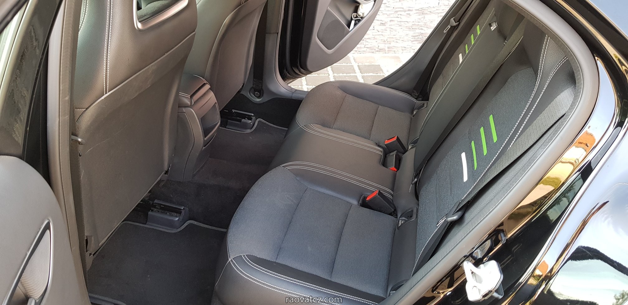 Bán xe Mercedes A 180 D đời 2016-17, 34xxx KM , số tự động