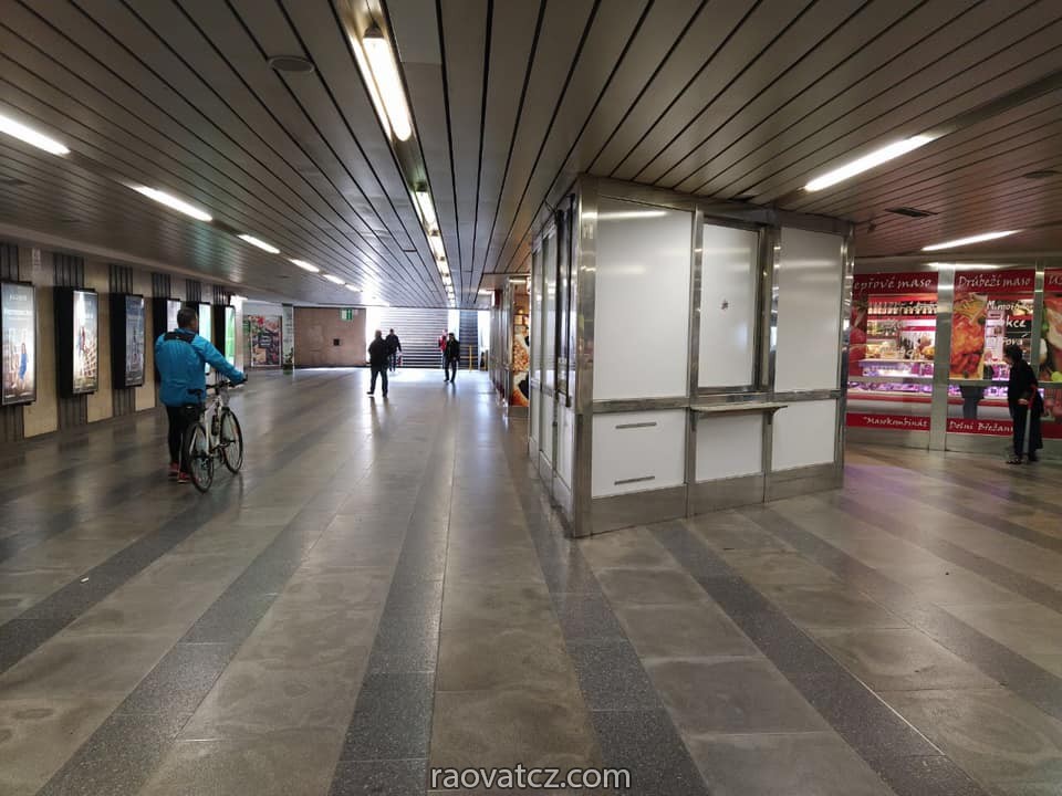 Nhượng lại hợp đồng tiệm ăn Kebab đầy đủ thiết bị tại Metro Praha 1