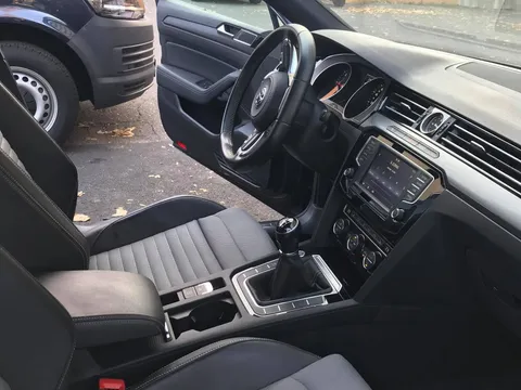 Cần bán VW passat R line 2.0 TDI -110kw số sàn 157.000 km 4/2016