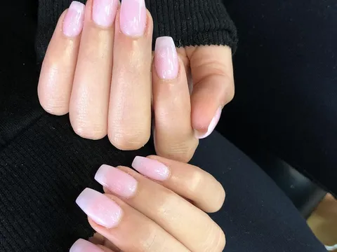 Tiệm nail praha 5 gan andel cần tìm thợ cứng