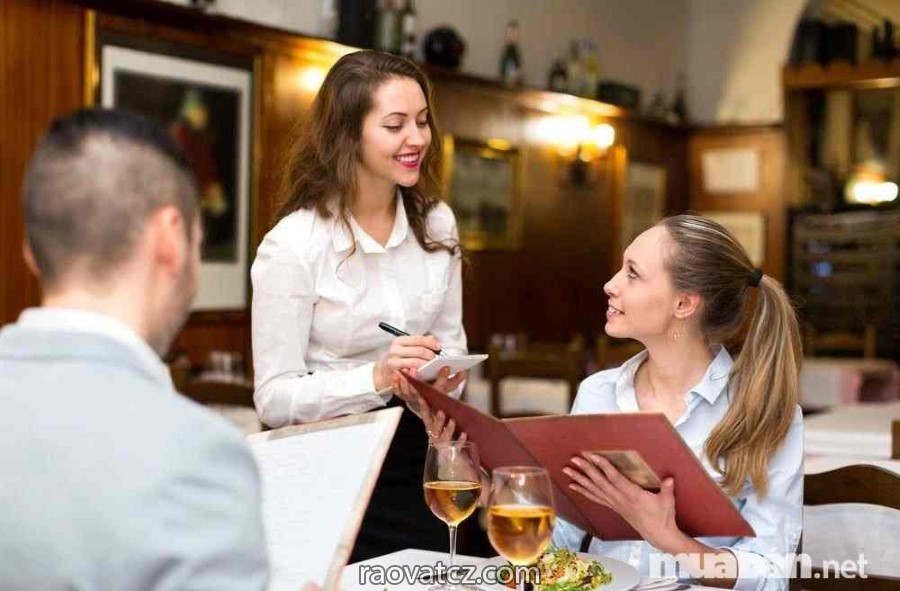 Cần tìm một bồi bàn yêu cầu biết tiếng đủ giao tiếp