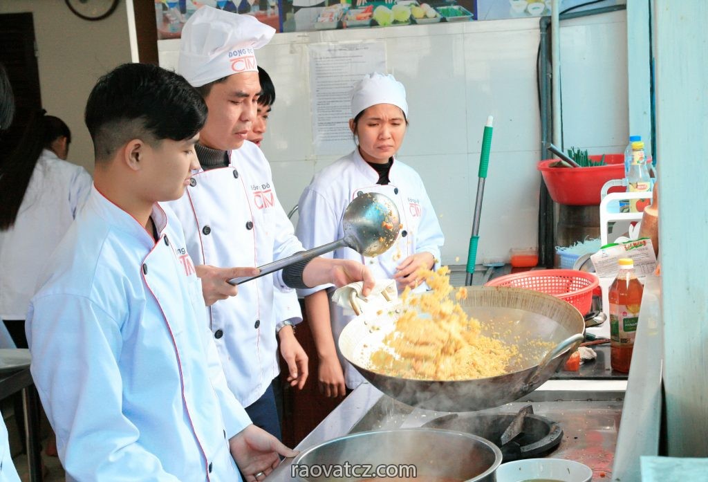 Quán Tràng an chợ bò praha 7 tìm đầu bếp hoặc phụ bếp nam biết rang cơm xào mì