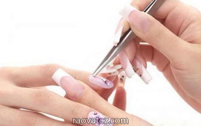 Em cần tìm thợ nails tay nghề chính ở Praha 4
