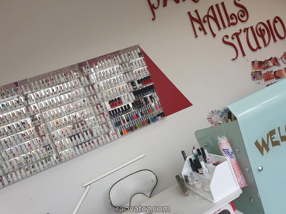 Muốn nhượng lại tiệm nail ở Penny Prachatice , cạnh bến bus và ga tàu