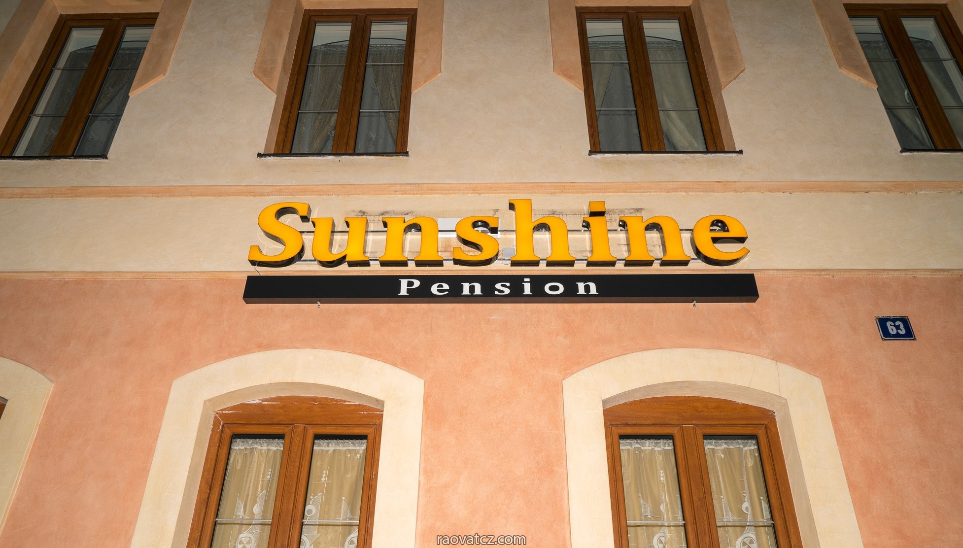 Nhà nghỉ Sunshine Pension ngay tại trung tâm TP Karlovy Vary - Hình 1