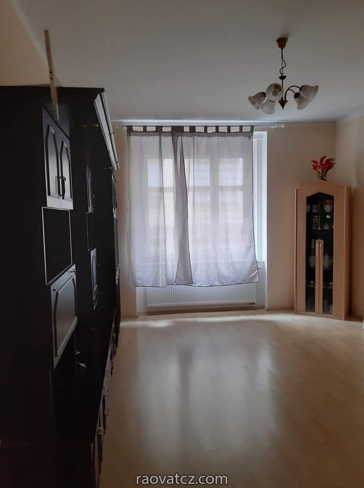 Cần bán hoặc cho thuê căn hộ 2+1, tại trung tâm thành phố du lịch Karlovy Vary. - Hình 1