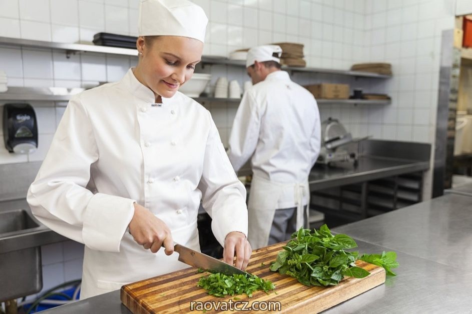 Quán ăn ở thành phố Sokolov cần tuyển phụ bếp nóng - Hình 1