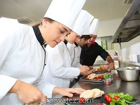 Quán bistro ở metro A Hradčanská cần tìm phụ bếp