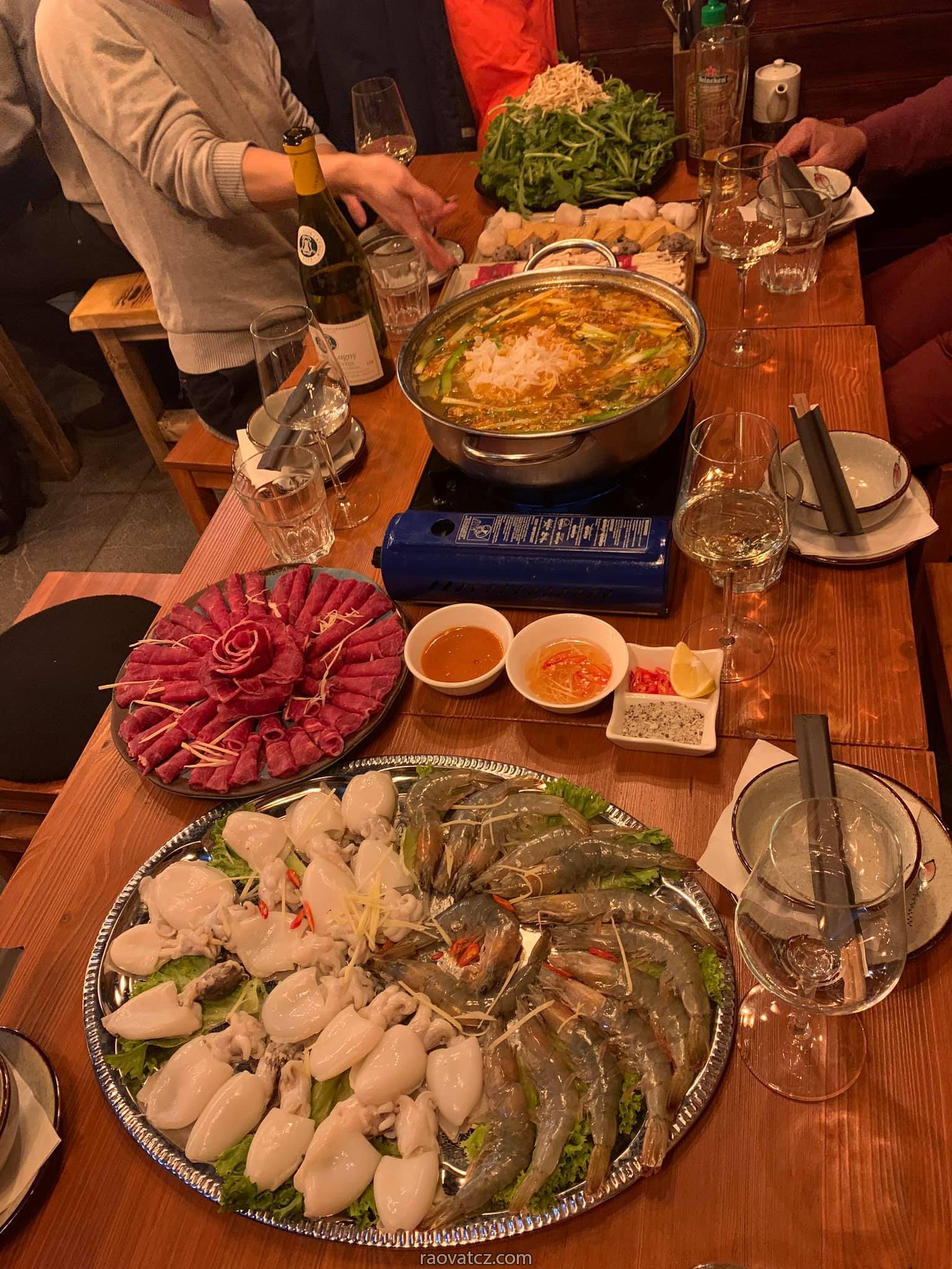 DuHa sushi tìm 2 bồi bàn làm full time làm lâu dài