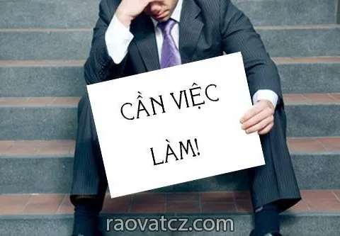 Năm thanh niên 26 tuổi. Không có quần áo