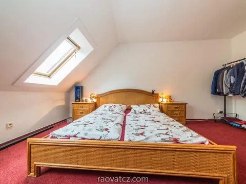 Bán nhà 220m2 ở praha 4 - krč. Gồm 10 phòng, 4 tầng, 1 tầng dưới hầm, 4 chỗ đỗ xe oto