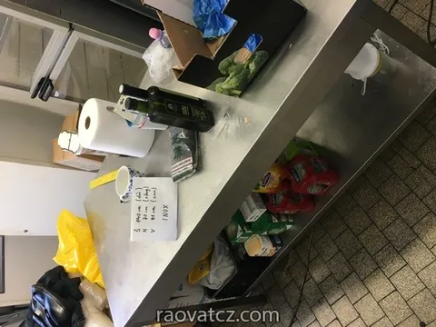 Thanh lí đồ dùng cho quán ăn tại Praha 3